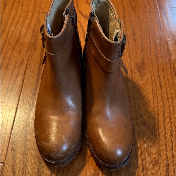 Frye - Picture 3 of 7